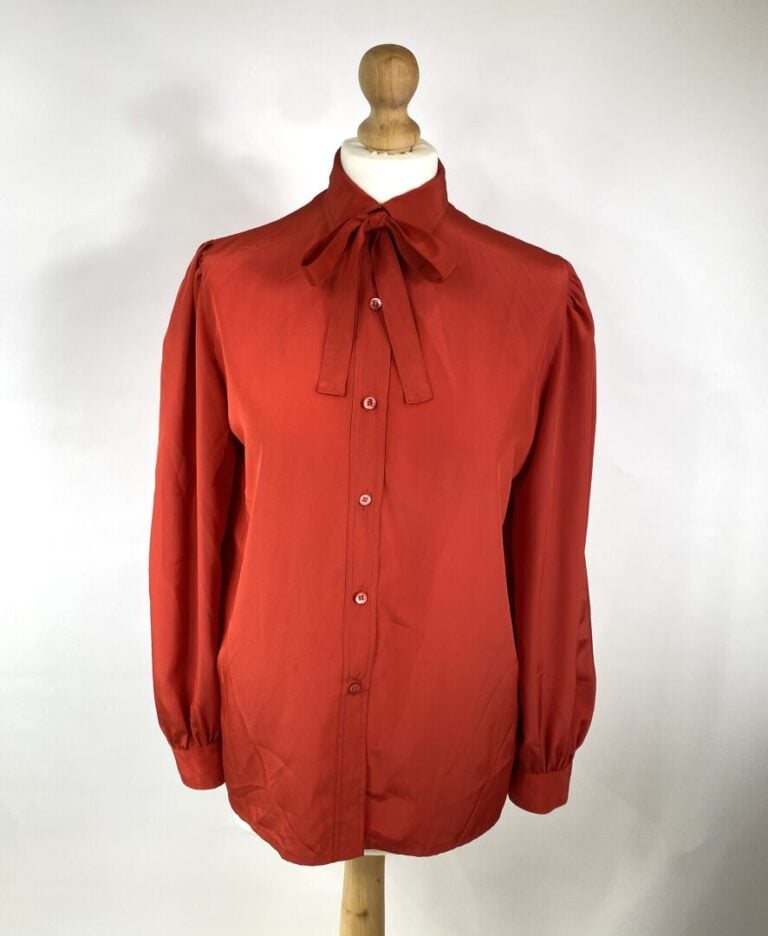 GUY LAROCHE - Chemisier rouge à lavallière (Taille 38) - Bon état