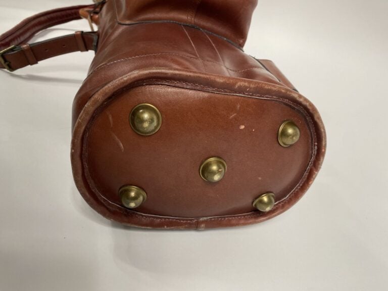 HERMÈS - Sac de golf en cuir bordeaux chiffré "H.G.R", deux anses dont une ajus…