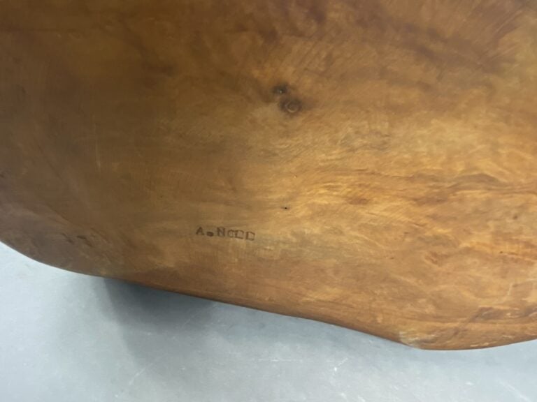 Importante coupe en bois à deux anses - Porte une marque en dessous "NOLL" - 20…