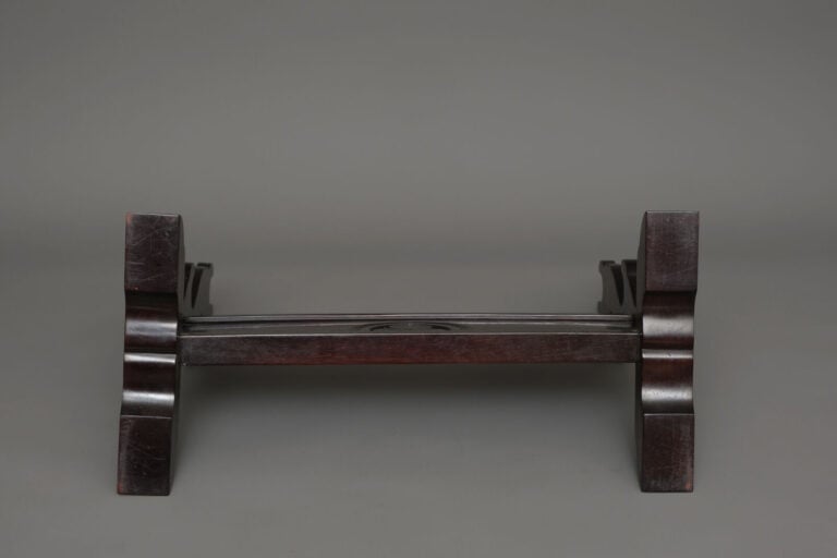 JAPON - Fin de la période Shôwa (fin du 20e siècle). - PORTE-EPEE en bois 刀掛け (…
