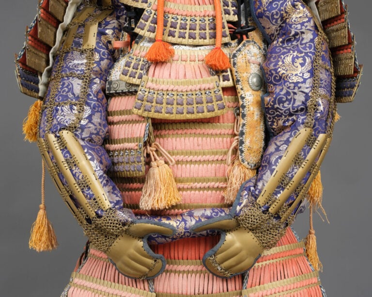 JAPON - milieu de la période Shôwa (milieu du 20e siècle). - ARMURE en laque or…