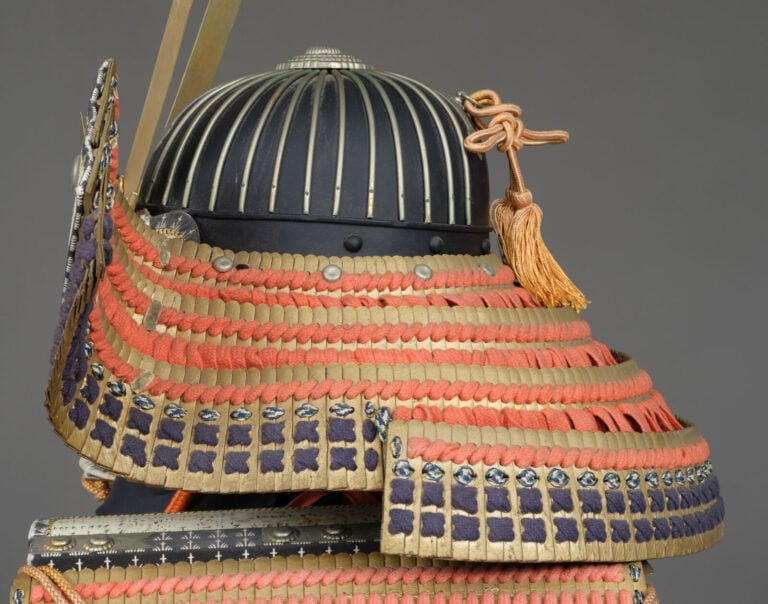 JAPON - milieu de la période Shôwa (milieu du 20e siècle). - ARMURE en laque or…