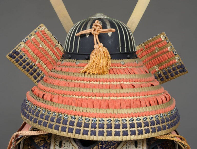 JAPON - milieu de la période Shôwa (milieu du 20e siècle). - ARMURE en laque or…