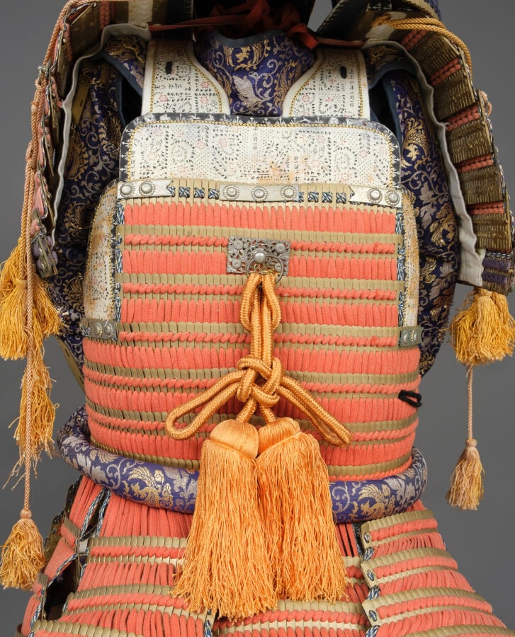 JAPON - milieu de la période Shôwa (milieu du 20e siècle). - ARMURE en laque or…