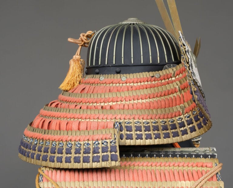 JAPON - milieu de la période Shôwa (milieu du 20e siècle). - ARMURE en laque or…