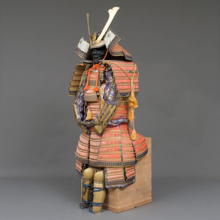 JAPON - milieu de la période Shôwa (milieu du 20e siècle). - ARMURE en laque or…