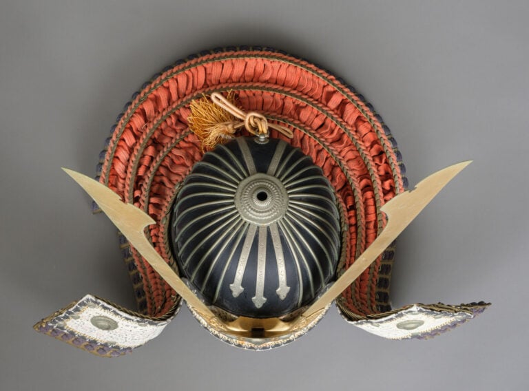 JAPON - milieu de la période Shôwa (milieu du 20e siècle). - ARMURE en laque or…