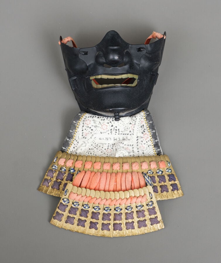 JAPON - milieu de la période Shôwa (milieu du 20e siècle). - ARMURE en laque or…
