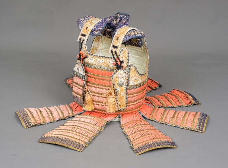 JAPON - milieu de la période Shôwa (milieu du 20e siècle). - ARMURE en laque or…