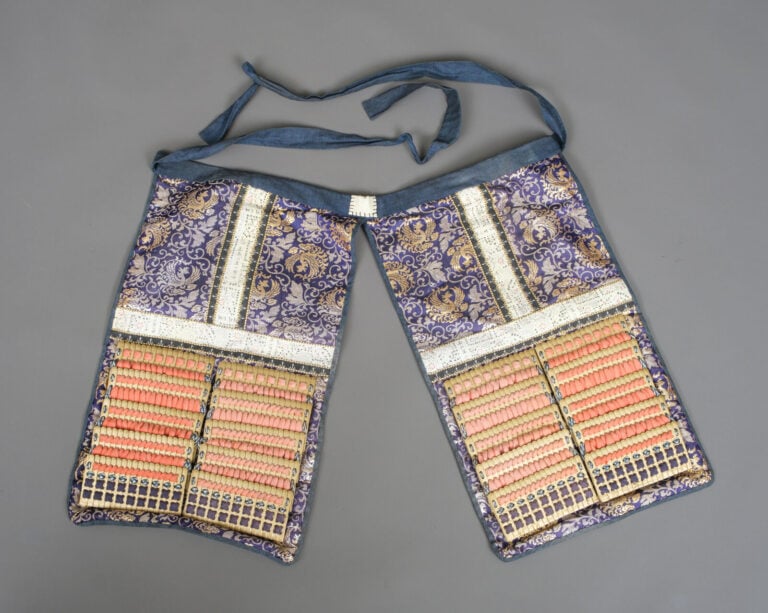 JAPON - milieu de la période Shôwa (milieu du 20e siècle). - ARMURE en laque or…