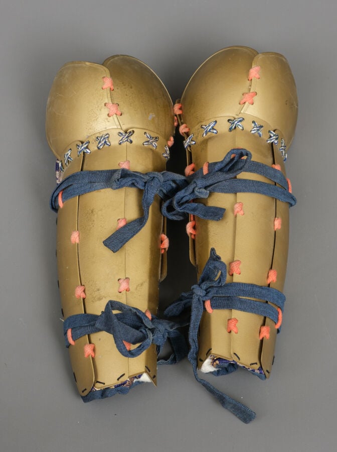 JAPON - milieu de la période Shôwa (milieu du 20e siècle). - ARMURE en laque or…