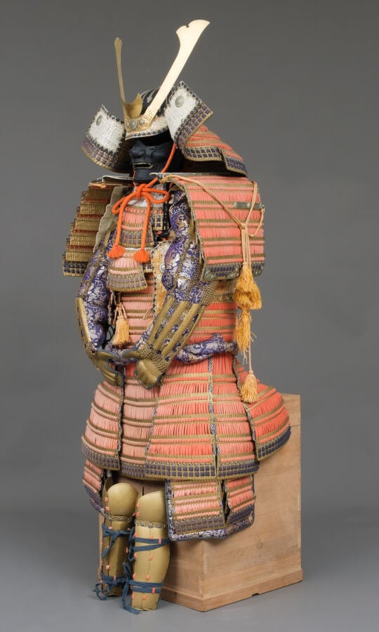 JAPON - milieu de la période Shôwa (milieu du 20e siècle). - ARMURE en laque or…