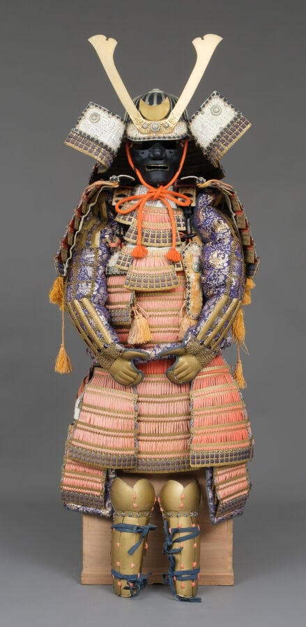 JAPON - milieu de la période Shôwa (milieu du 20e siècle). - ARMURE en laque or…