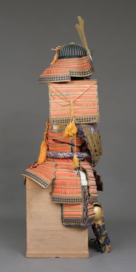 JAPON - milieu de la période Shôwa (milieu du 20e siècle). - ARMURE en laque or…