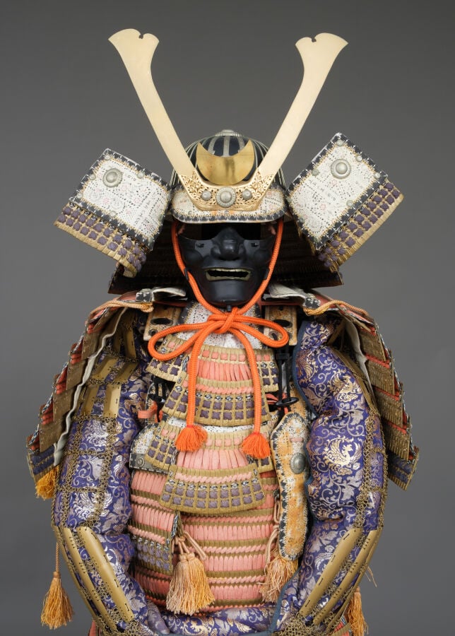 JAPON - milieu de la période Shôwa (milieu du 20e siècle). - ARMURE en laque or…