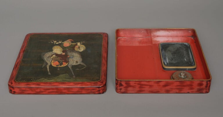 JAPON - Période Meiji (1868-1912). - COFFRET d'écriture Suzuribako 硯箱 laqué de…