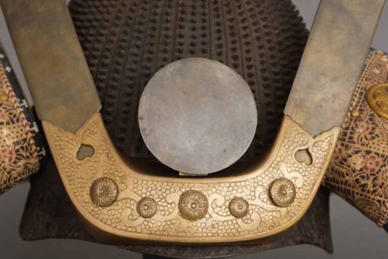JAPON- Période Taishô (1912-1926). - CASQUE koboshi'bachi kabuto à emblème du c…