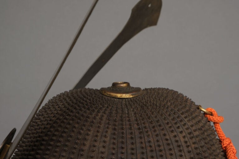 JAPON- Période Taishô (1912-1926). - CASQUE koboshi'bachi kabuto à emblème du c…