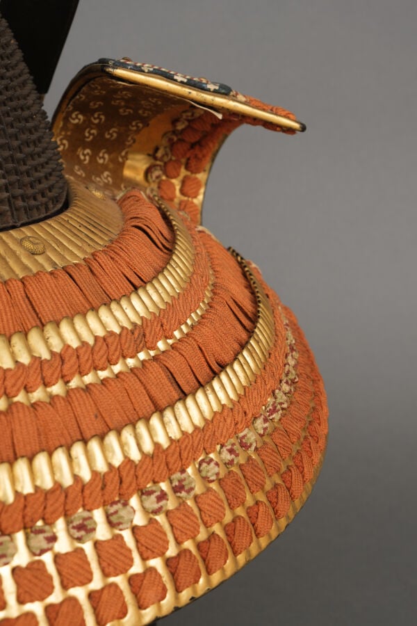 JAPON- Période Taishô (1912-1926). - CASQUE koboshi'bachi kabuto à emblème du c…