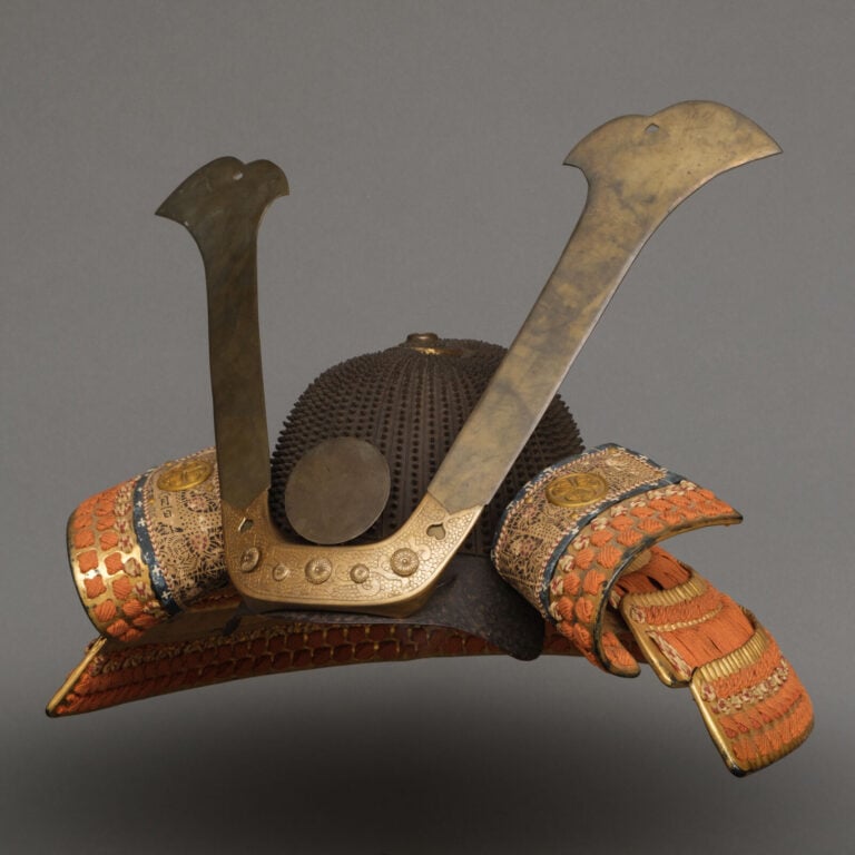 JAPON- Période Taishô (1912-1926). - CASQUE koboshi'bachi kabuto à emblème du c…