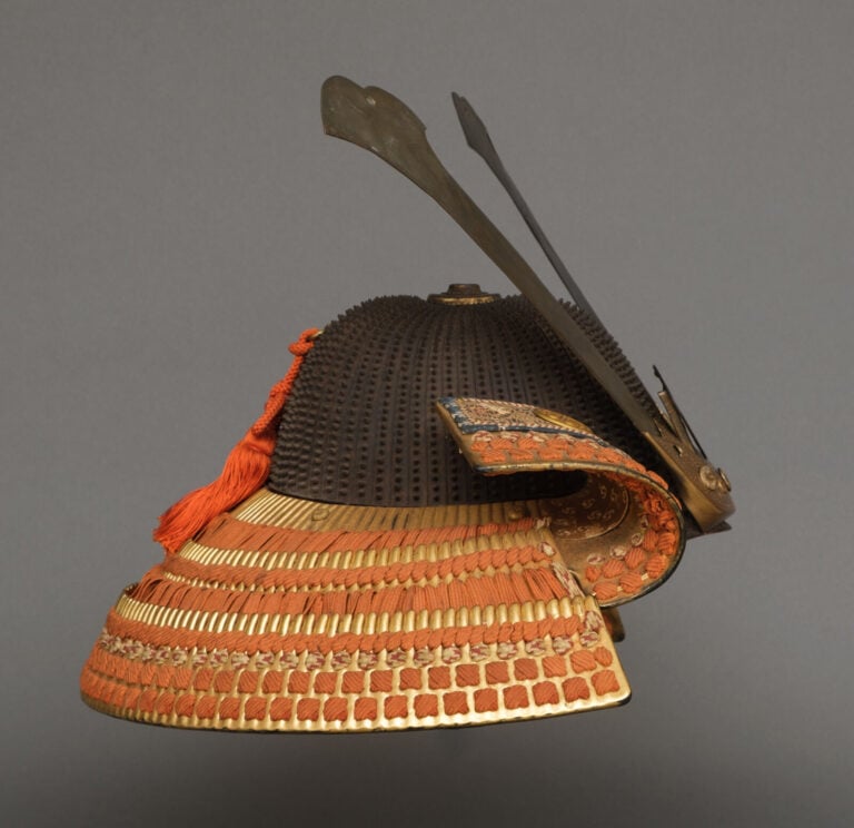 JAPON- Période Taishô (1912-1926). - CASQUE koboshi'bachi kabuto à emblème du c…