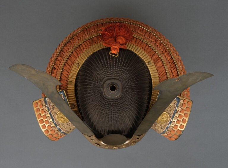 JAPON- Période Taishô (1912-1926). - CASQUE koboshi'bachi kabuto à emblème du c…