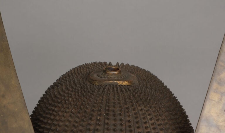JAPON- Période Taishô (1912-1926). - CASQUE koboshi'bachi kabuto à emblème du c…