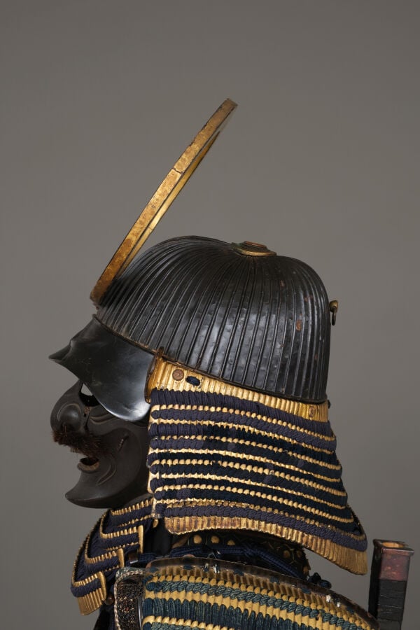 JAPON - première moitié du XIXe siècle - Grande ARMURE japonaise laquée noir et…