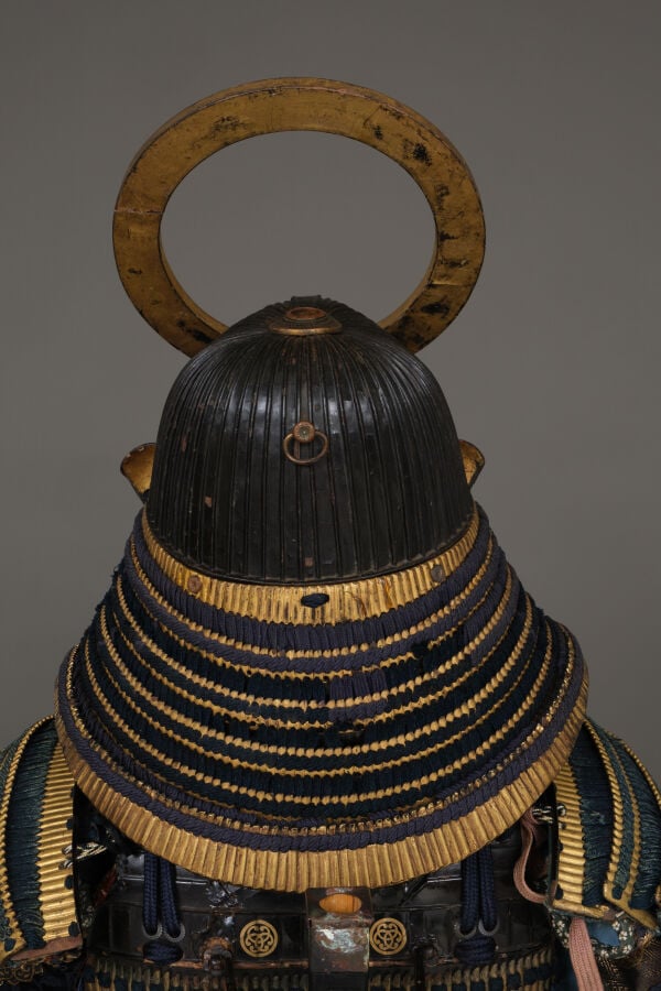 JAPON - première moitié du XIXe siècle - Grande ARMURE japonaise laquée noir et…