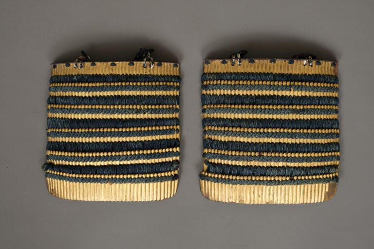 JAPON - première moitié du XIXe siècle - Grande ARMURE japonaise laquée noir et…