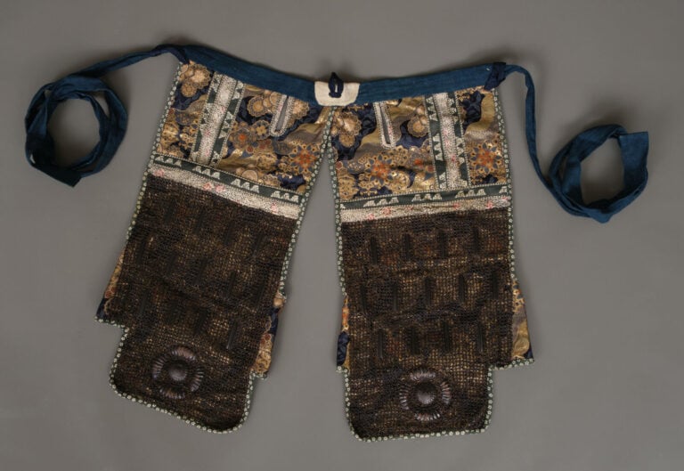 JAPON - première moitié du XIXe siècle - Grande ARMURE japonaise laquée noir et…