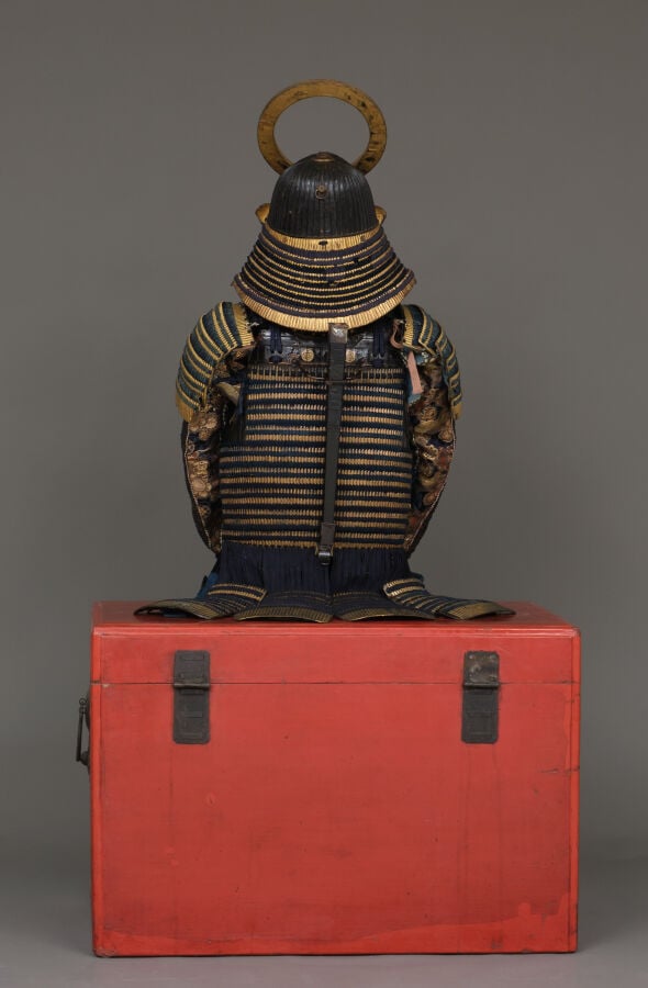 JAPON - première moitié du XIXe siècle - Grande ARMURE japonaise laquée noir et…
