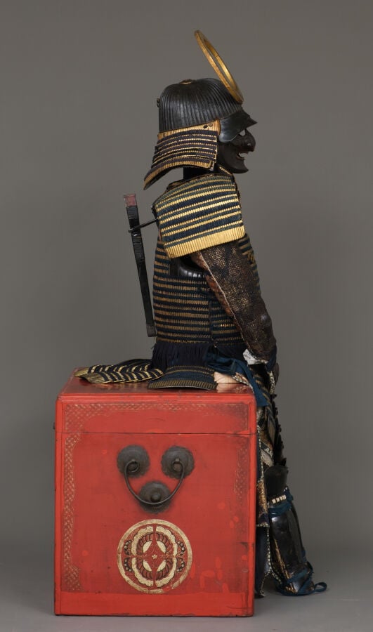 JAPON - première moitié du XIXe siècle - Grande ARMURE japonaise laquée noir et…