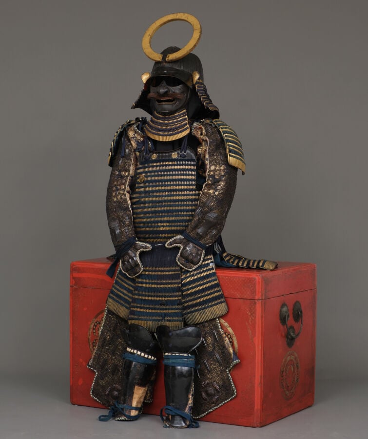 JAPON - première moitié du XIXe siècle - Grande ARMURE japonaise laquée noir et…