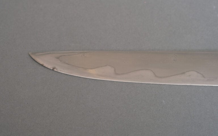 JAPON Probablement de l'époque Meiji (1868-1912). - SABRE Koshirae en laque noi…