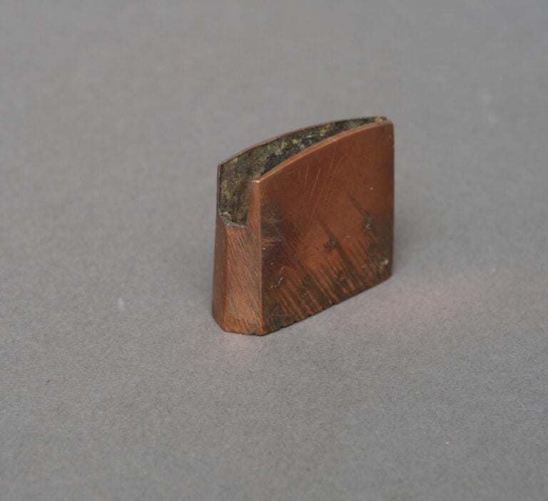 JAPON Probablement de l'époque Meiji (1868-1912). - SABRE Koshirae en laque noi…