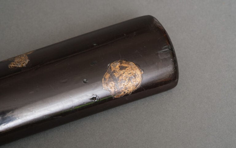 JAPON Probablement de l'époque Meiji (1868-1912). - SABRE Koshirae en laque noi…