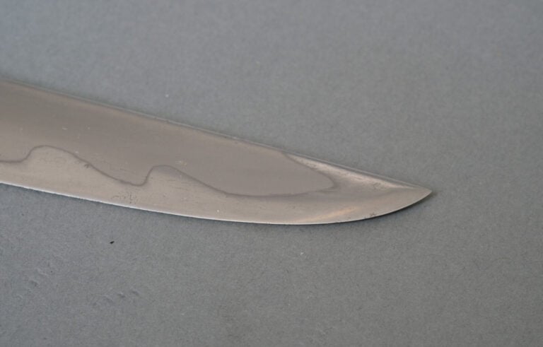 JAPON Probablement de l'époque Meiji (1868-1912). - SABRE Koshirae en laque noi…
