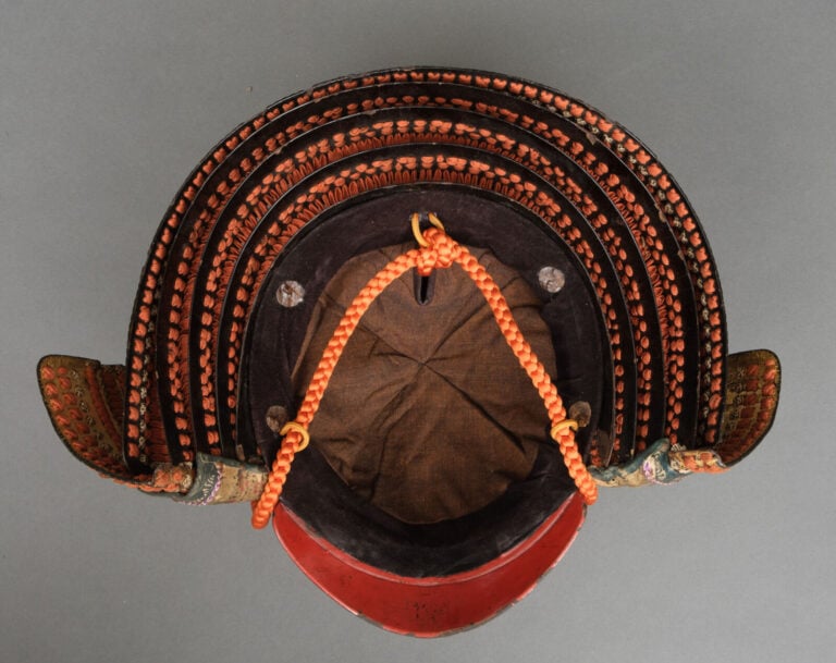 JAPON - Seconde moitié du XVIIIème siècle - Grande ARMURE ô'yoroi) en métal laq…