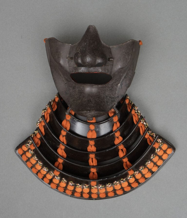 JAPON - Seconde moitié du XVIIIème siècle - Grande ARMURE ô'yoroi) en métal laq…