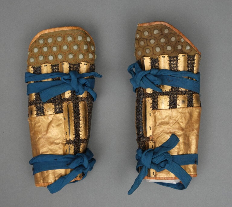 JAPON - Seconde moitié du XVIIIème siècle - Grande ARMURE ô'yoroi) en métal laq…