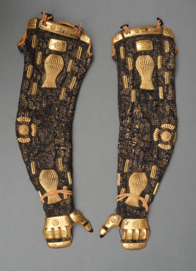 JAPON - Seconde moitié du XVIIIème siècle - Grande ARMURE ô'yoroi) en métal laq…