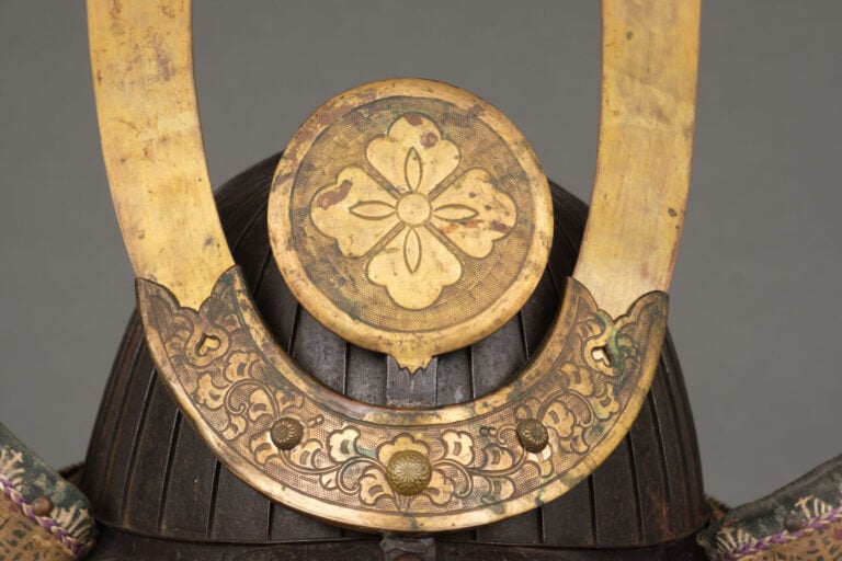 JAPON - Seconde moitié du XVIIIème siècle - Grande ARMURE ô'yoroi) en métal laq…