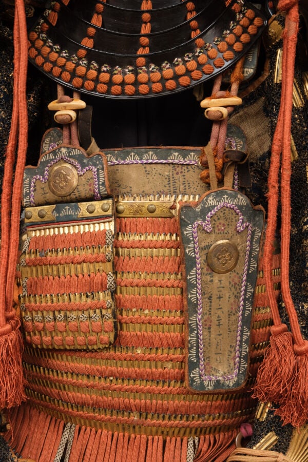 JAPON - Seconde moitié du XVIIIème siècle - Grande ARMURE ô'yoroi) en métal laq…