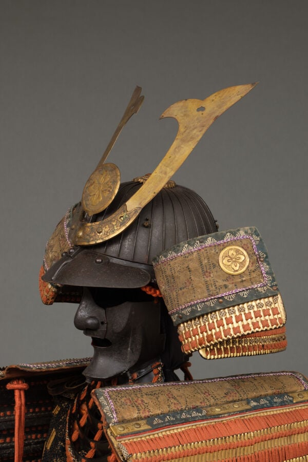 JAPON - Seconde moitié du XVIIIème siècle - Grande ARMURE ô'yoroi) en métal laq…