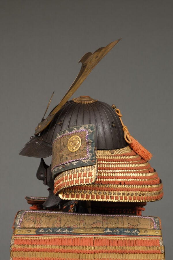 JAPON - Seconde moitié du XVIIIème siècle - Grande ARMURE ô'yoroi) en métal laq…