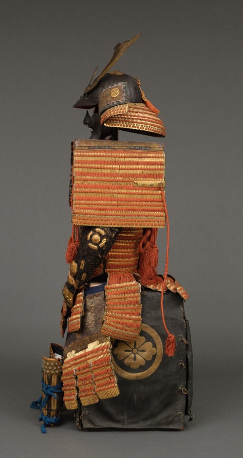 JAPON - Seconde moitié du XVIIIème siècle - Grande ARMURE ô'yoroi) en métal laq…