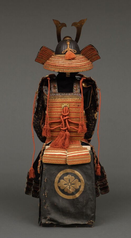 JAPON - Seconde moitié du XVIIIème siècle - Grande ARMURE ô'yoroi) en métal laq…