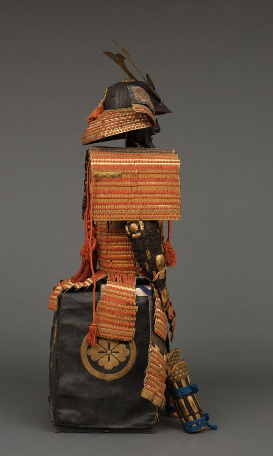 JAPON - Seconde moitié du XVIIIème siècle - Grande ARMURE ô'yoroi) en métal laq…
