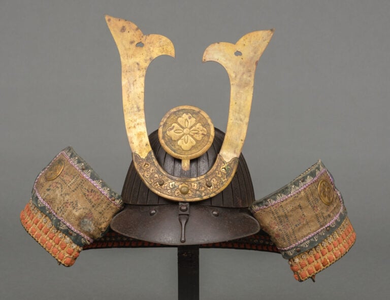 JAPON - Seconde moitié du XVIIIème siècle - Grande ARMURE ô'yoroi) en métal laq…